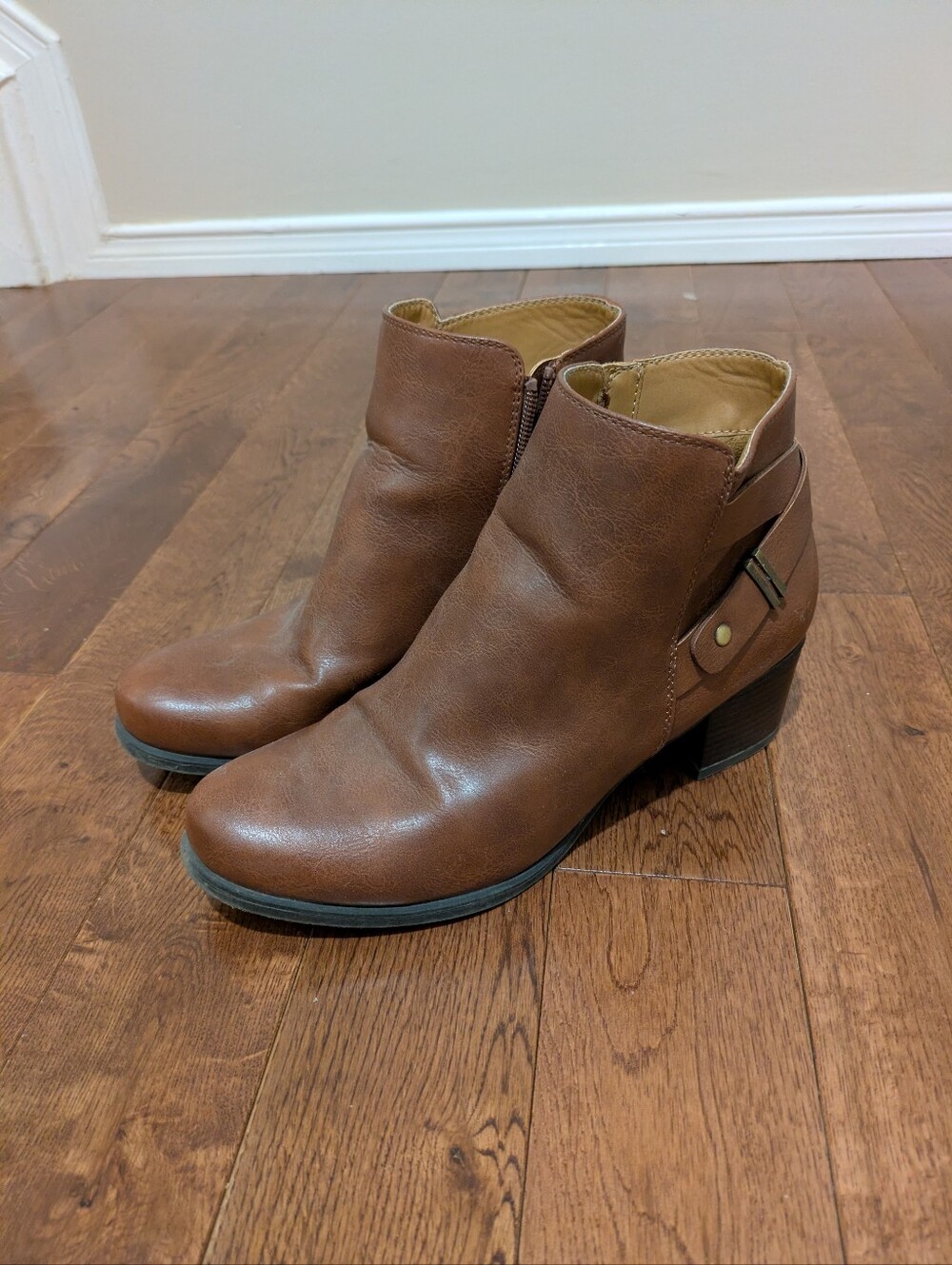 Women's Size 8 Brown Leather Ankle Booties